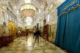 تصاویری از شست‌وشوی رواق حرم مطهر امام علی(ع)