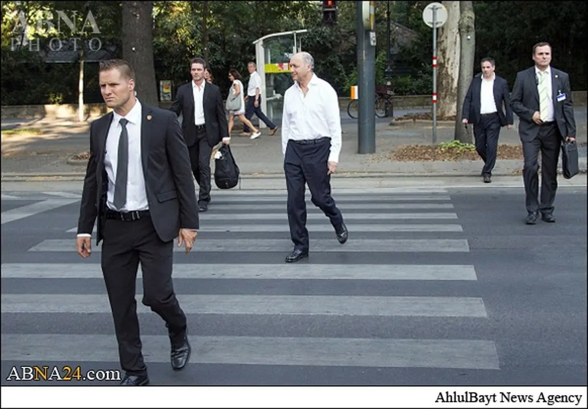 وزیرخارجه فرانسه بدون کت و کروات در وین / عکس