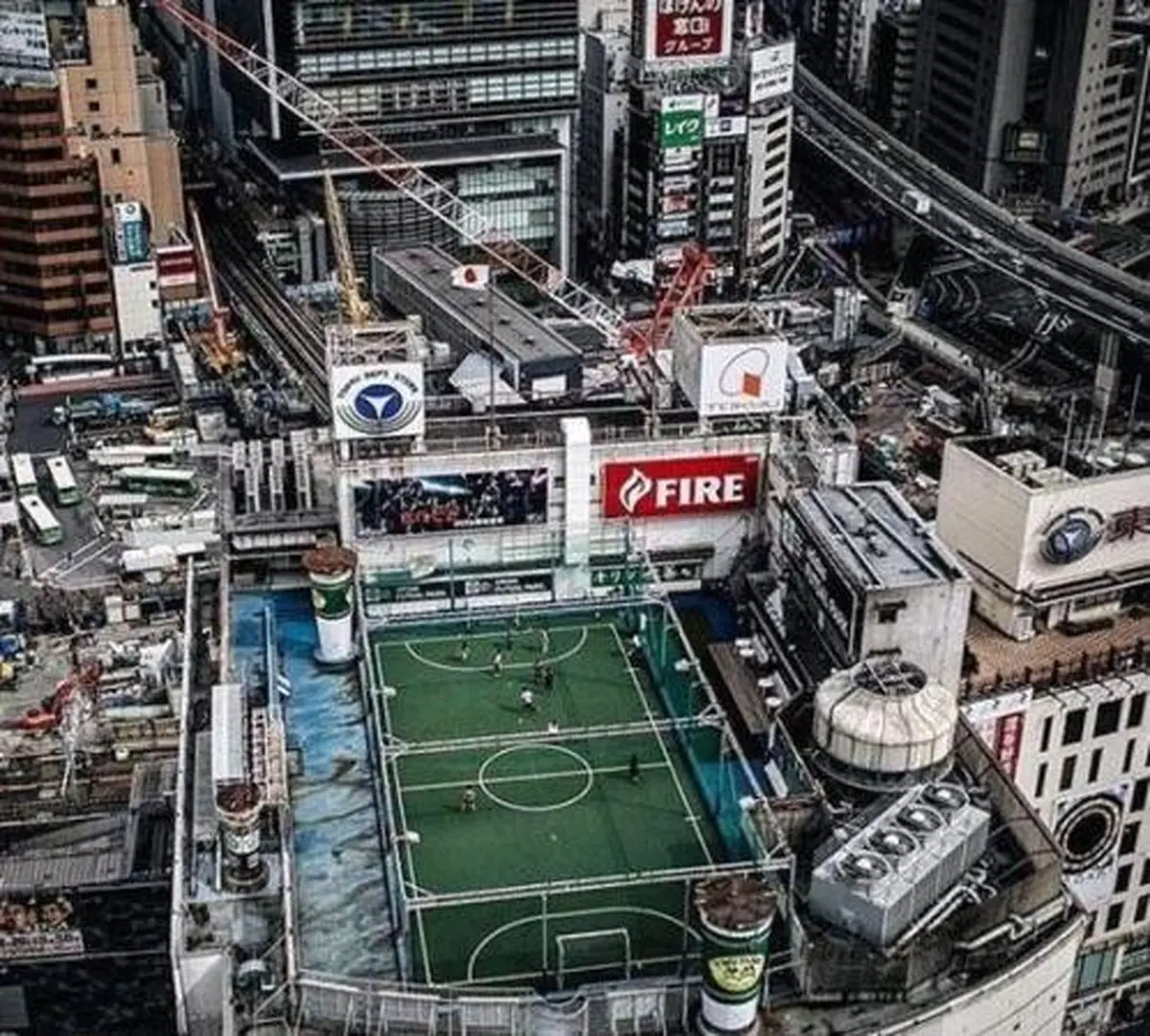 عکسی از یکی از عجیب‌ترین زمین فوتبال‌های جهان