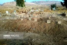 محل دفن 12 نفر از اعضای یک خانواده در ازگله/ عکس