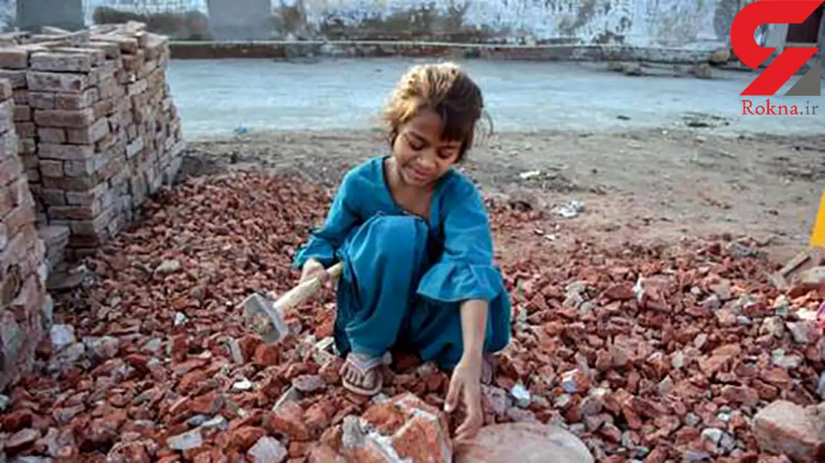 تصویری تلخ از د‌ختربچه ای که کارگر ساختمانی است + عکس