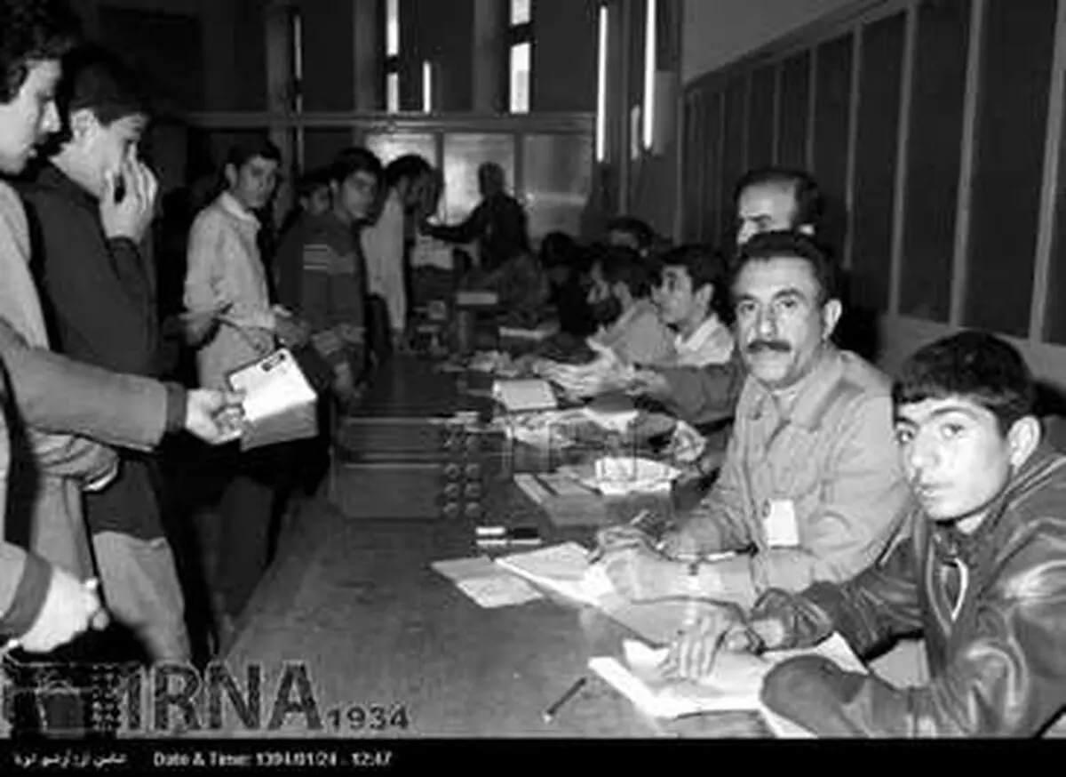 26 فروردین 1363 - برگزاری انتخابات دومین دوره مجلس شورای اسلامی/عکس