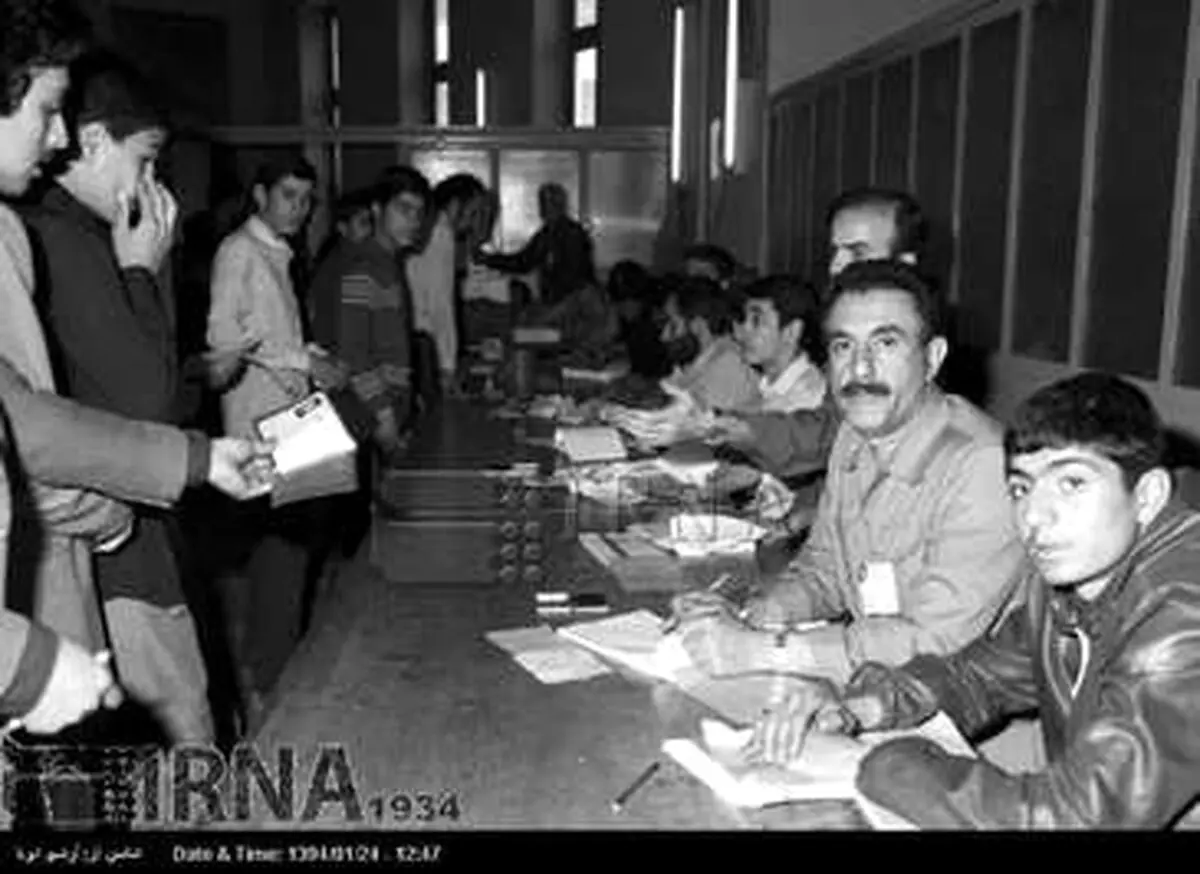 26 فروردین 1363 - برگزاری انتخابات دومین دوره مجلس شورای اسلامی/عکس