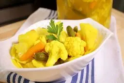 آیا مصرف ترشی چاق کننده است؟