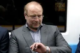 روزگارِ متفاوت یک چهره اصولگرا؛ چرا قالیباف «روزه سکوت سیاسی» گرفته است؟ /دورخیز برای بار چهارم؛ آیا «خلبانِ اصولگرا» همچنان به پاستور فکر می کند؟ /آتش بس موقت قالیباف و منتقدانش