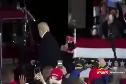 داغ‌ترین فیلم از پرتاب کلاه کرونایی توسط ترامپ