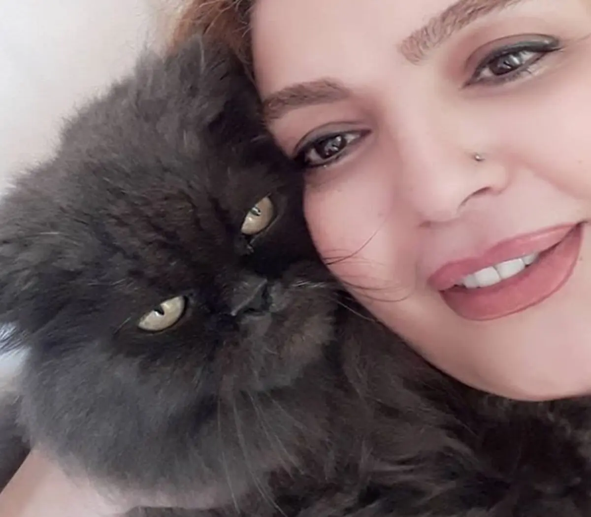 سلفی شهرزاد عبدالمجید با گربه‌اش