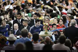 عکسی از نگاه عجیب مسی!