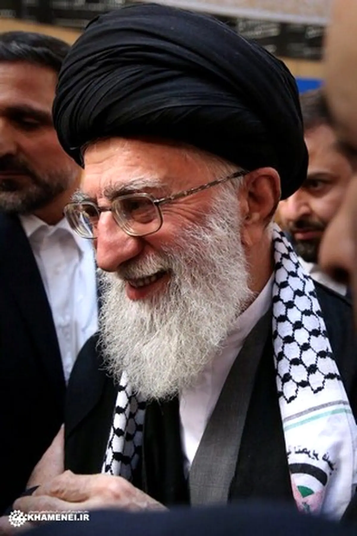 چفیه فلسطینی بر دوش رهبر انقلاب/عکس