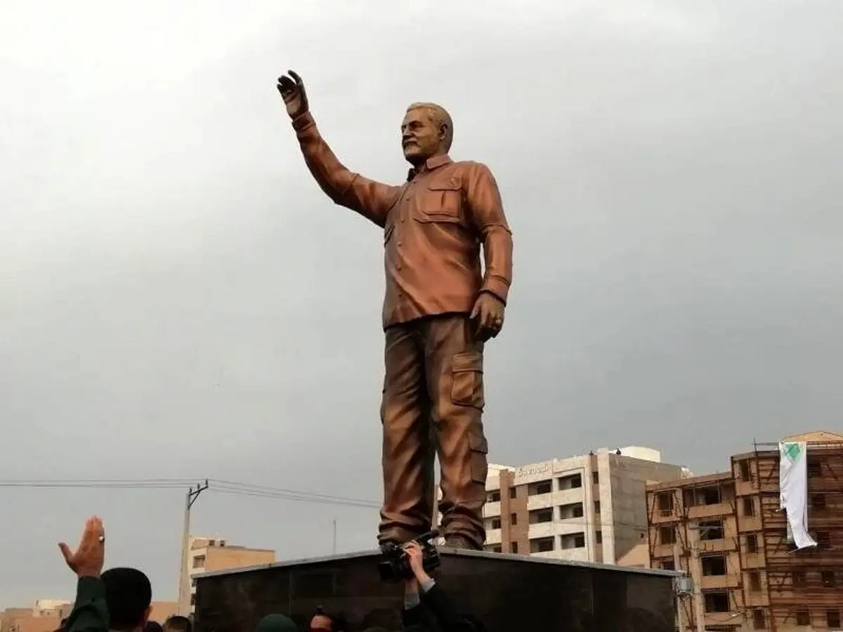 عکسی از تندیس سردار سلیمانی که در اهواز رونمایی شد