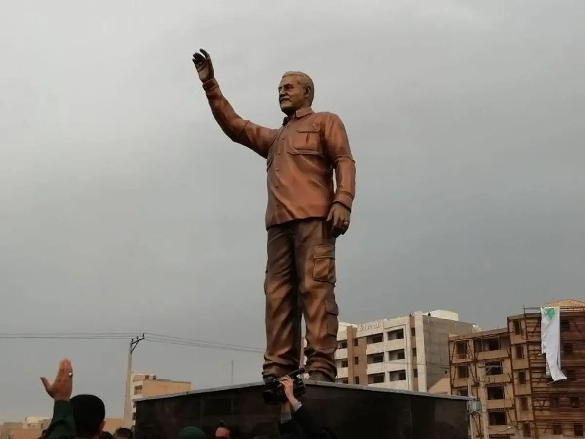عکسی از تندیس سردار سلیمانی که در اهواز رونمایی شد