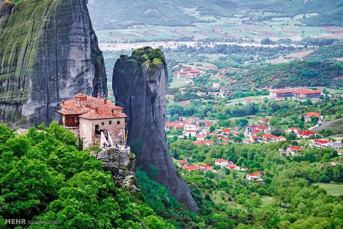 صومعه‌هایی بر فراز صخره در یونان / تصاویر