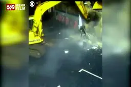 ببینید: فیلمی از لحظه دزدی از خودپرداز با بیل مکانیکی