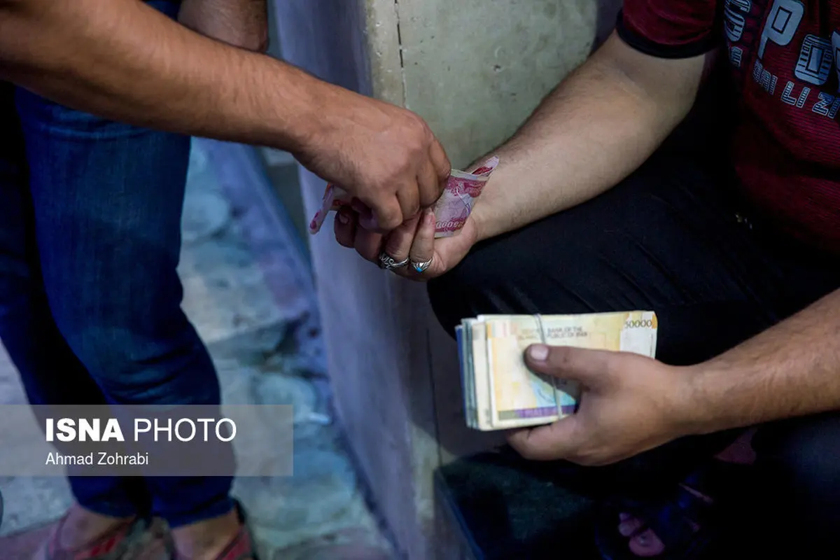 بازار خرید و فروش ارز توسط اعراب در قم/تصاویر