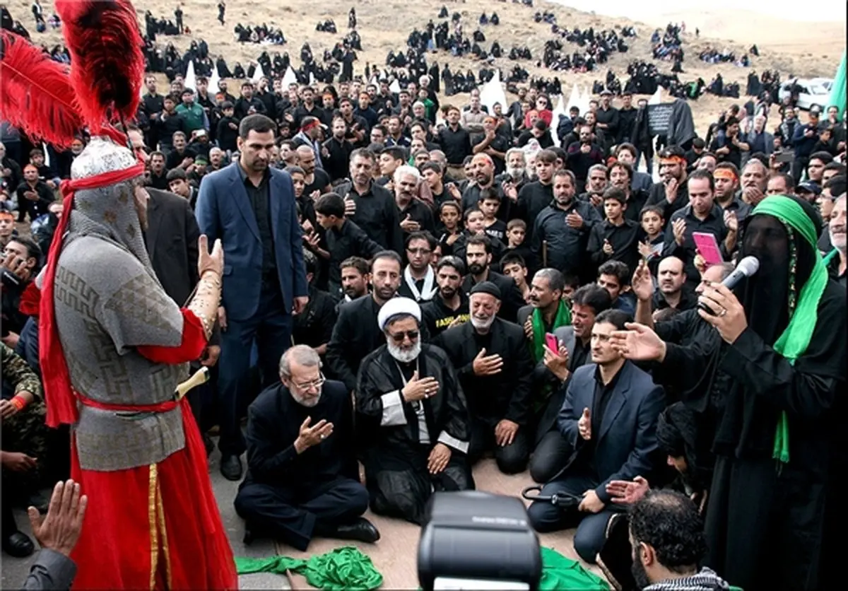 علی لاریجانی در هیئات عزاداری روستای کرمجگان/ عکس