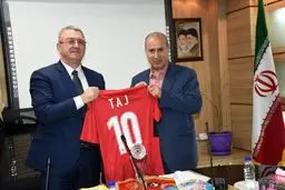 امضای تفاهم‌نامه بین فدراسیون فوتبال ایران و آلبانی/ احتمال استفاده از کیش در جام جهانی 2022