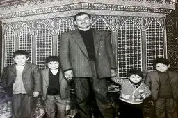 عکس زیرخاکی علی دایی در کنار پدر و برادرانش