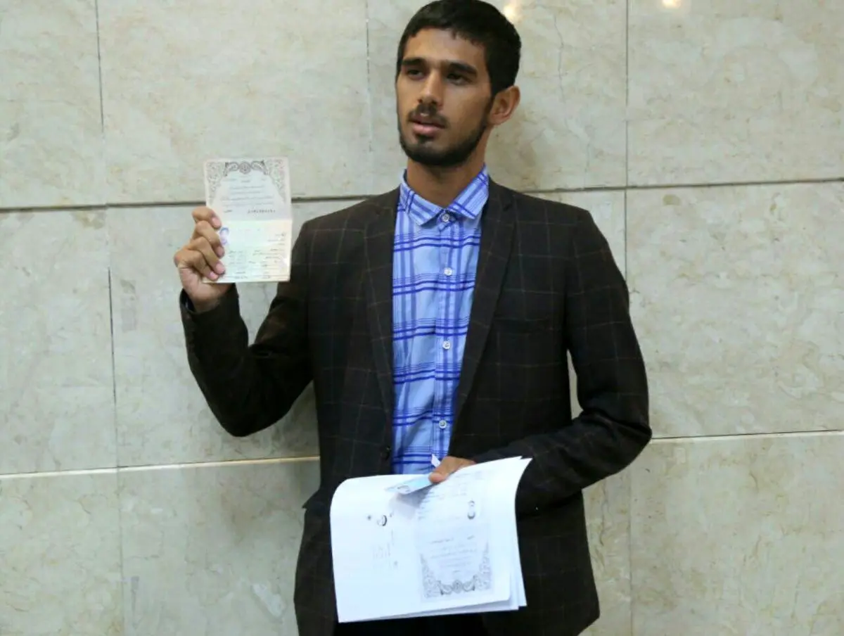 اولین متقاضی روز دوم ثبت نام انتخابات ریاست جمهوری!/عکس