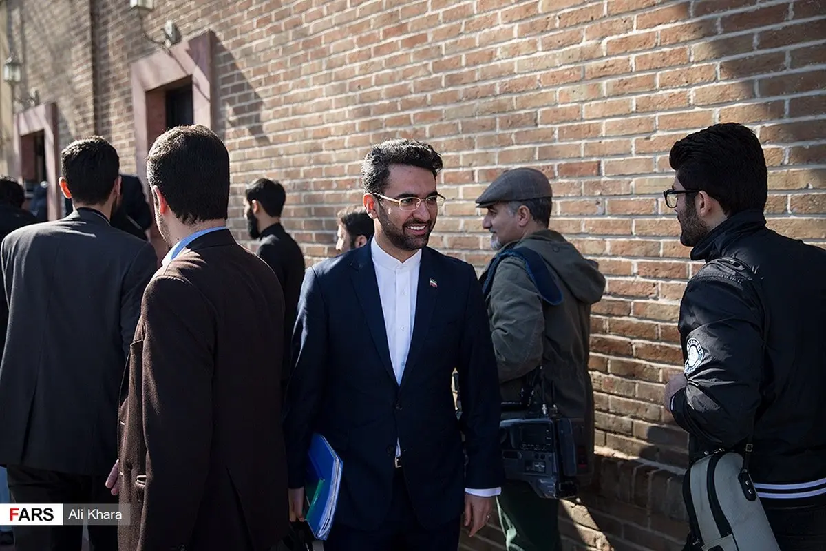 عکس: حرکت خلاف جهت یک وزیر!