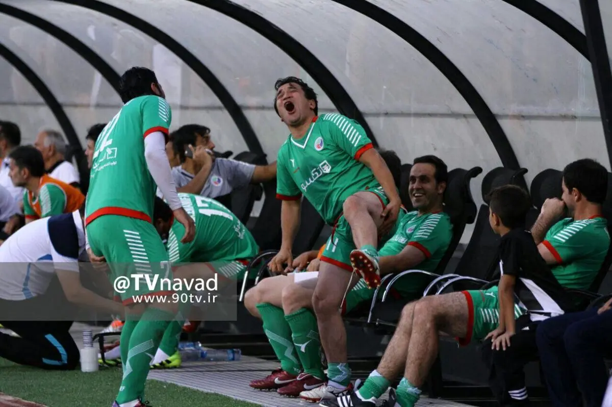 حرکت عجیب خداداد که باعث خنده کریمی شد/ عکس