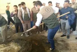 کارگری قهرمان وزنه برداری المپیک در یک روستا/عکس