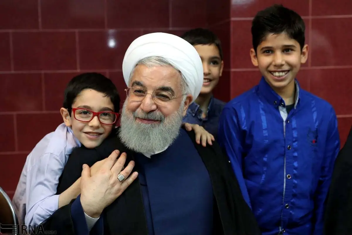 دیدار ماه رمضانی روحانی با مددجویان بهزیستی و کمیته امداد