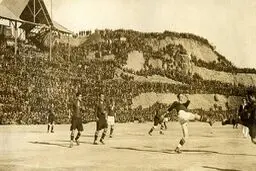 ورزشگاه بارسلونا سال 1909 /عکس