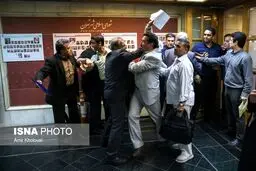 تصاویر / درگیری و زد و خورد با شهروندان در حاشیه آخرین جلسه شورای شهر