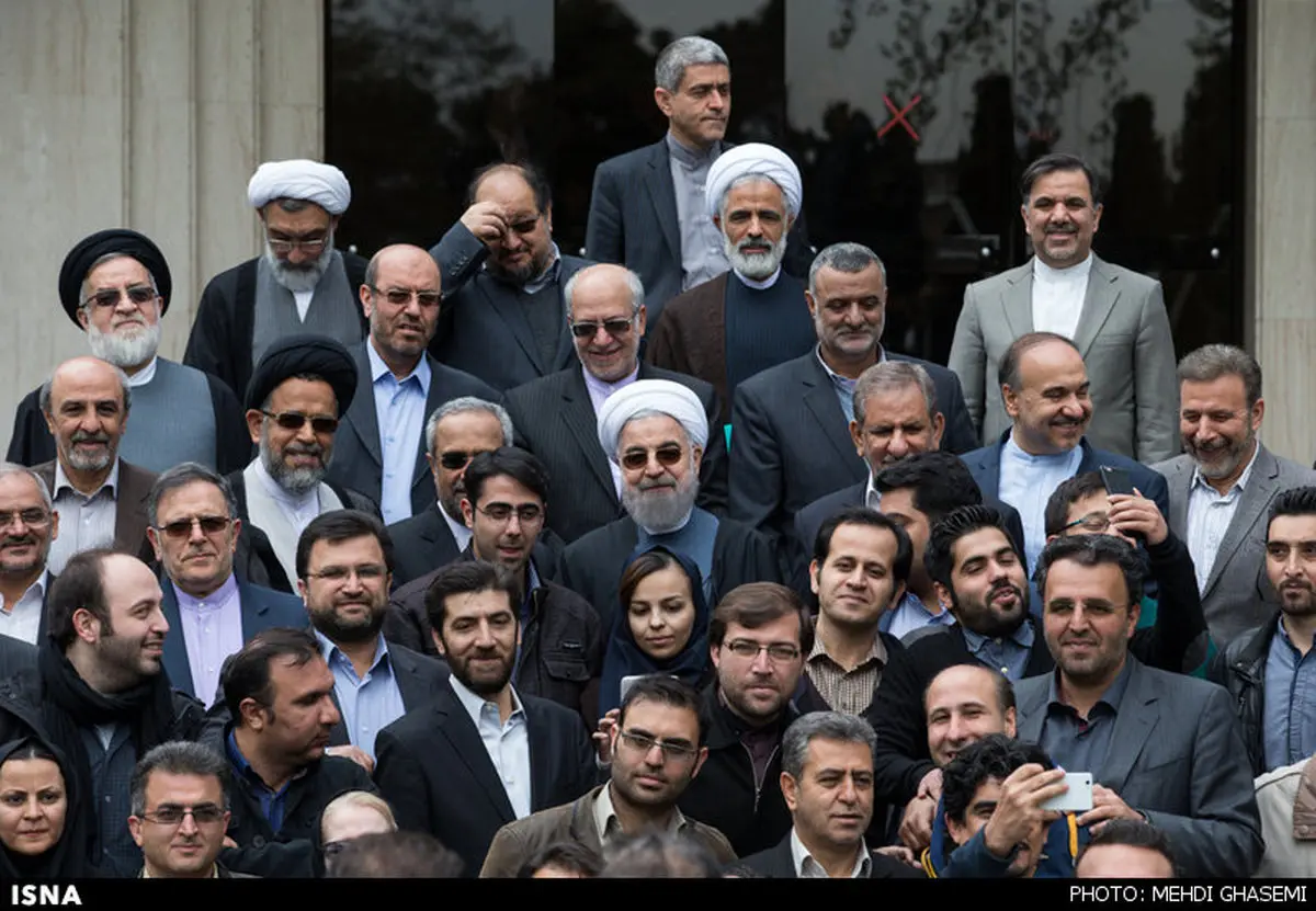 آخرین عکس یادگاری خبرنگاران با هئیت دولت در سال 94