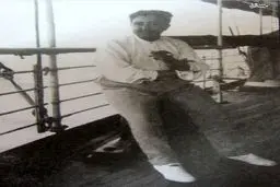 عکس/سیگار کشیدن پادشاه قاجار