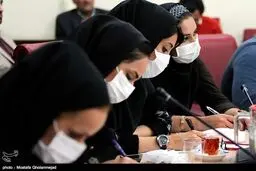 خبرنگاران اینگونه در نشست خبری ابتکار حاضر شدند /عکس