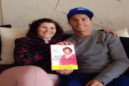 زنی که ستاره فوتبال کنارش احساس افتخار می کند + عکس