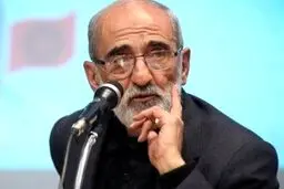 انتقاد تند حسین شریعتمداری به آیت الله سیستانی: زمینه ورشکستگی عراق را فراهم کرده اند