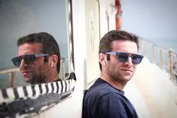 هوتن شکیبا با عینک خاص روی صورتش + عکس