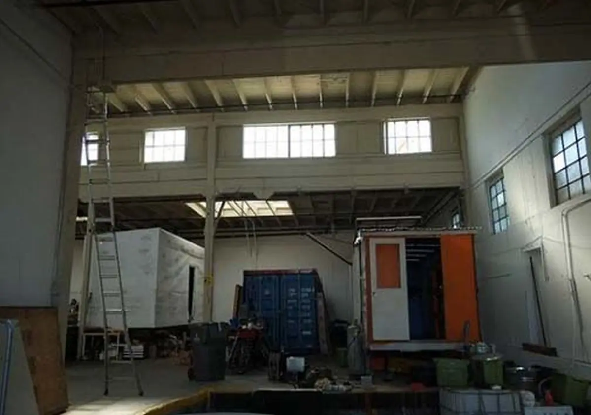 زندگی در کانتینر کشتی به خاطر بالا بودن اجاره خانه + تصاویر