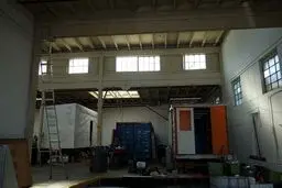 زندگی در کانتینر کشتی به خاطر بالا بودن اجاره خانه + تصاویر
