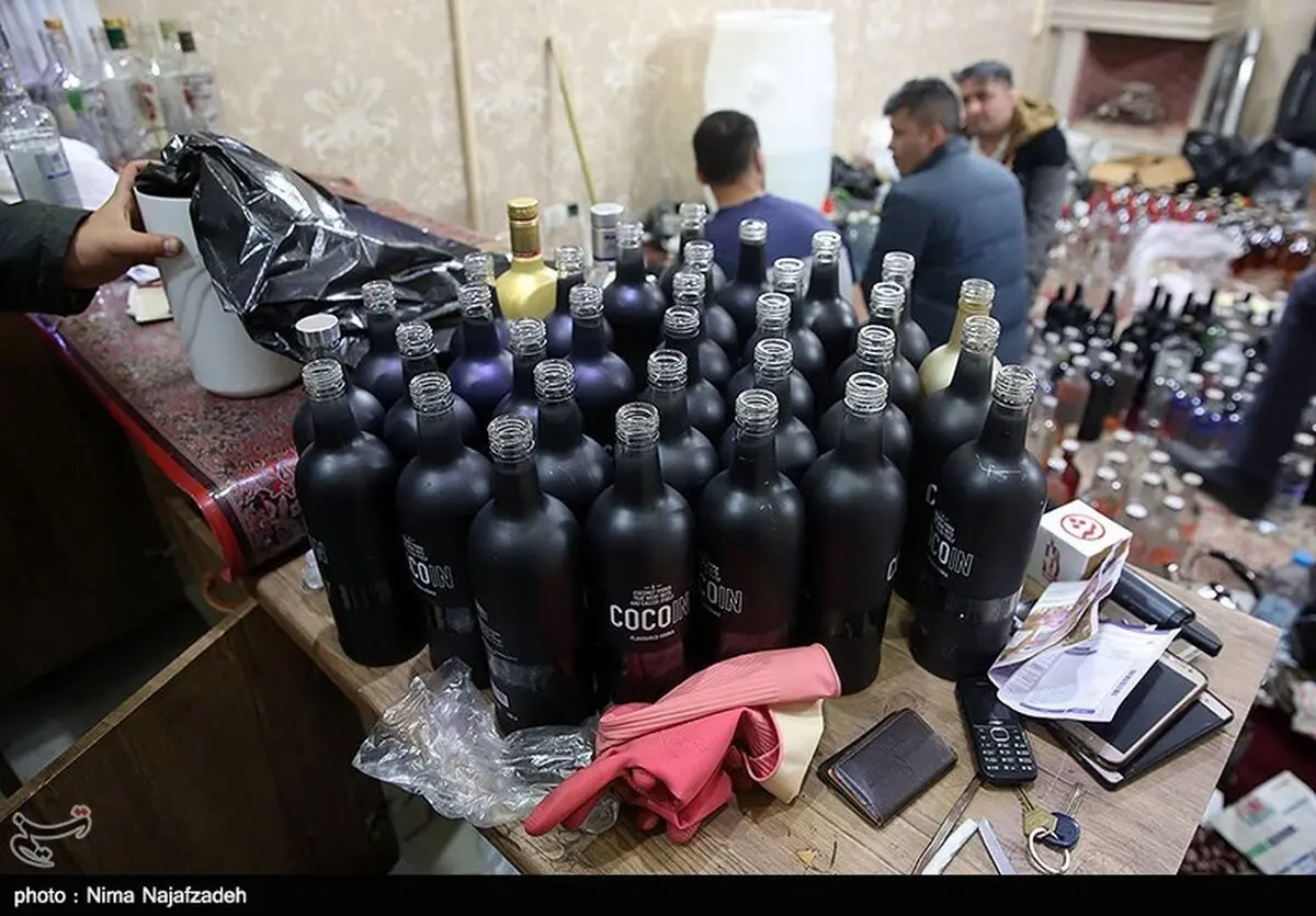 تصاویری از پلمپ لابراتوار بزرگ تولید مشروبات الکلی در مشهد
