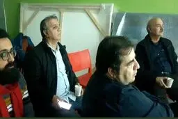 عکس هنرپیشه معروف درحال تماشای برد دیشب استقلال