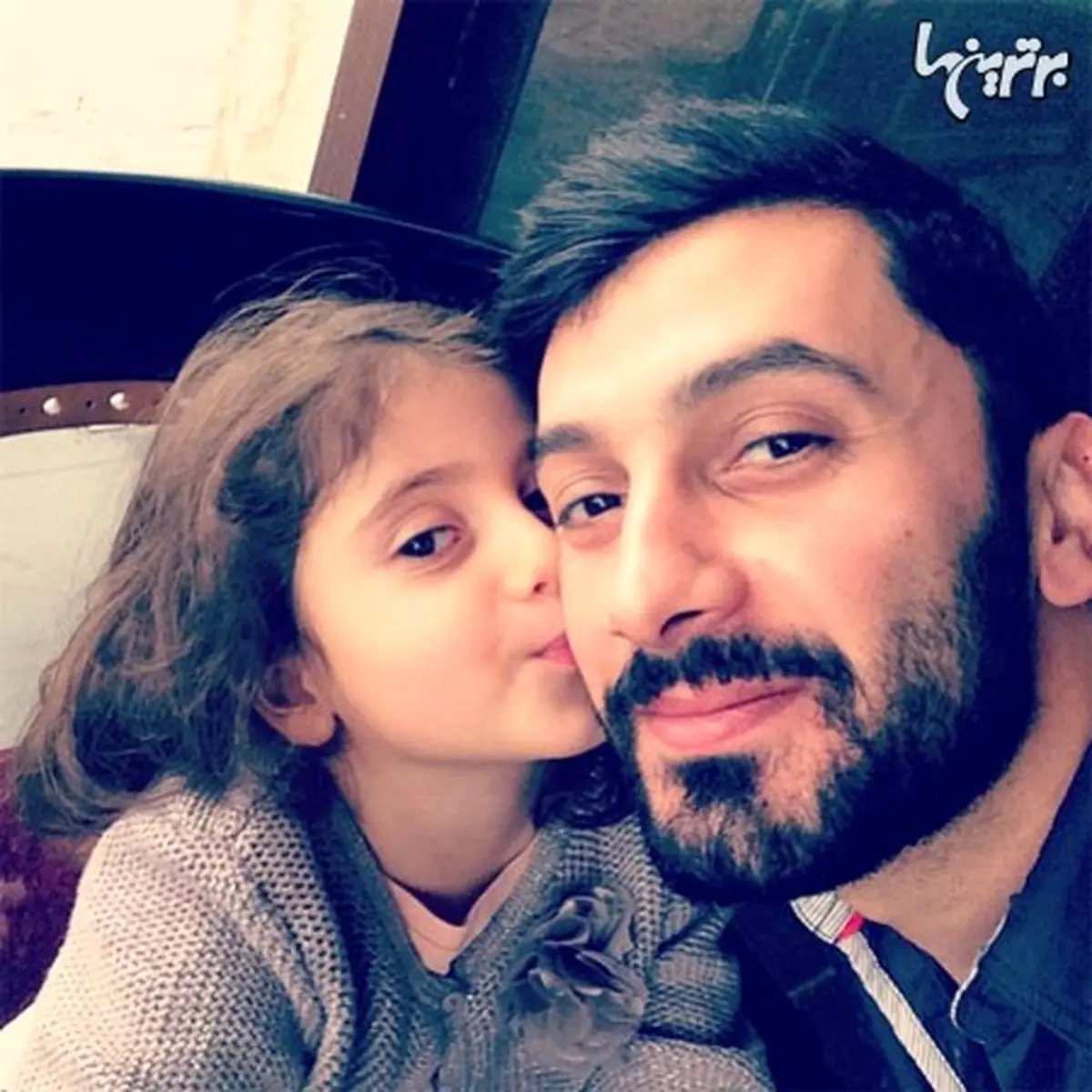 قهرمان والیبال در کنار دخترش/ عکس