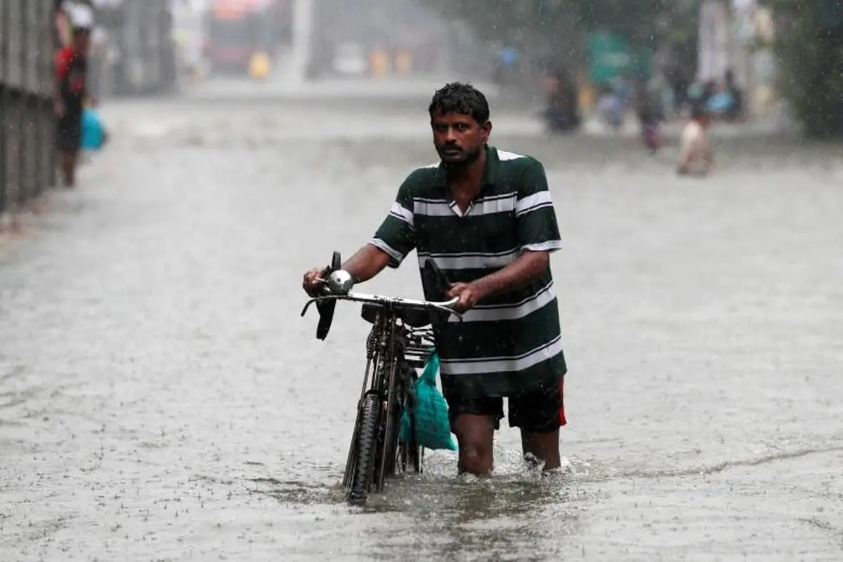 بارش شدید باران خیابان‌های هند را غرق کرد/تصاویر