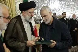 سردار سلیمانی خادم حرم رضوی شد/عکس