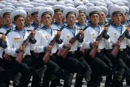 تصاویری از پوشش عجیب مردم در کره شمالی