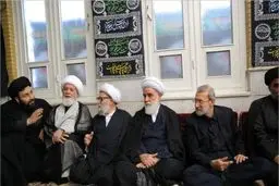 تصویری از حضور همزمان علی لاریجانی و سیدعلی خمینی در مراسم عزاداری محرم
