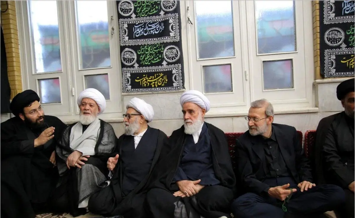 تصویری از حضور همزمان علی لاریجانی و سیدعلی خمینی در مراسم عزاداری محرم