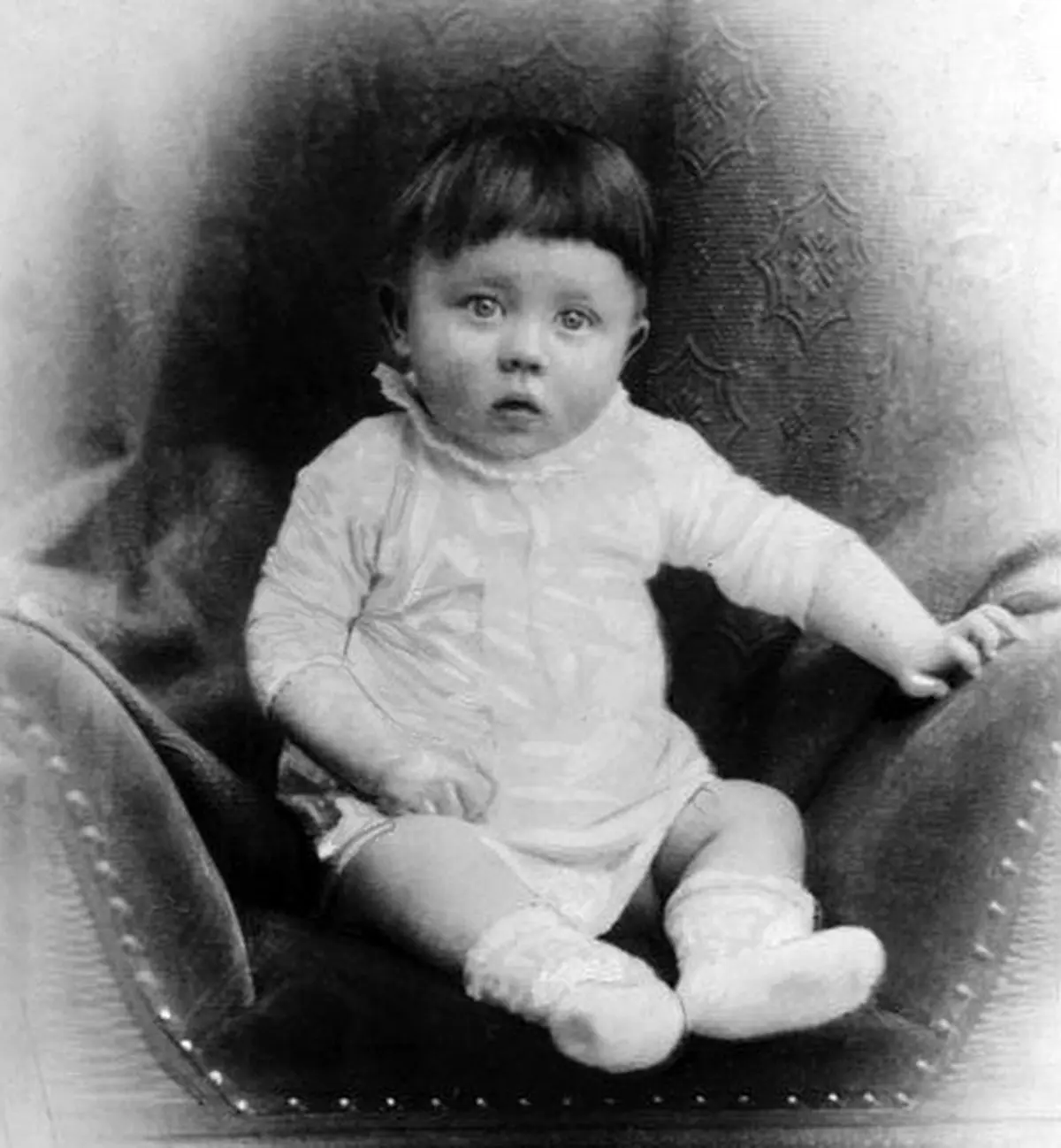 آدولف هیتلر در کودکی!