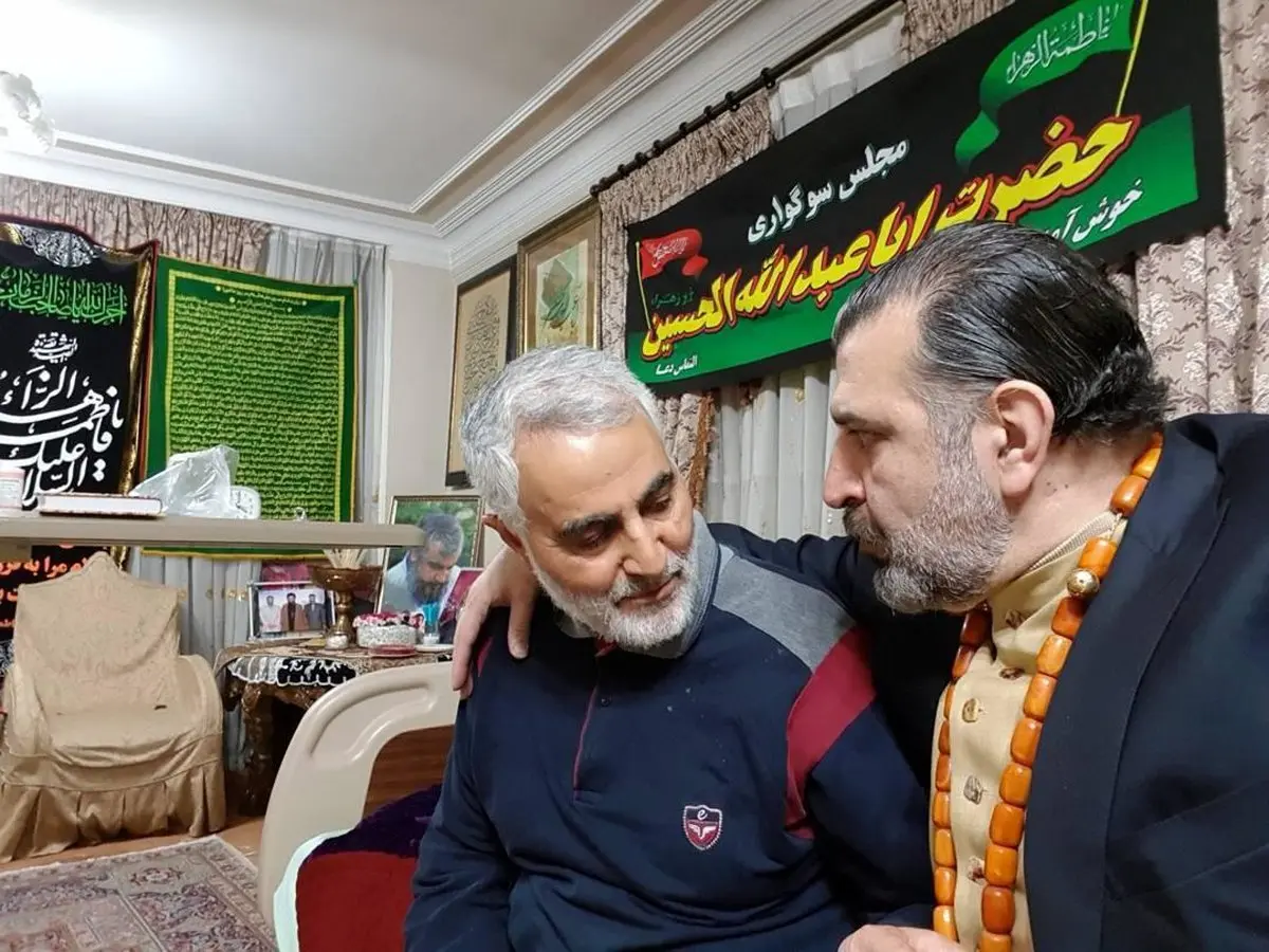 مشاور ارشد رییس دولت اصلاحات در کنار سردار سلیمانی/عکس