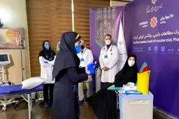عکس اولین نفری که واکسن کرونای ایرانی به او تزریق شد / او یک زن بود + فیلم و عکس