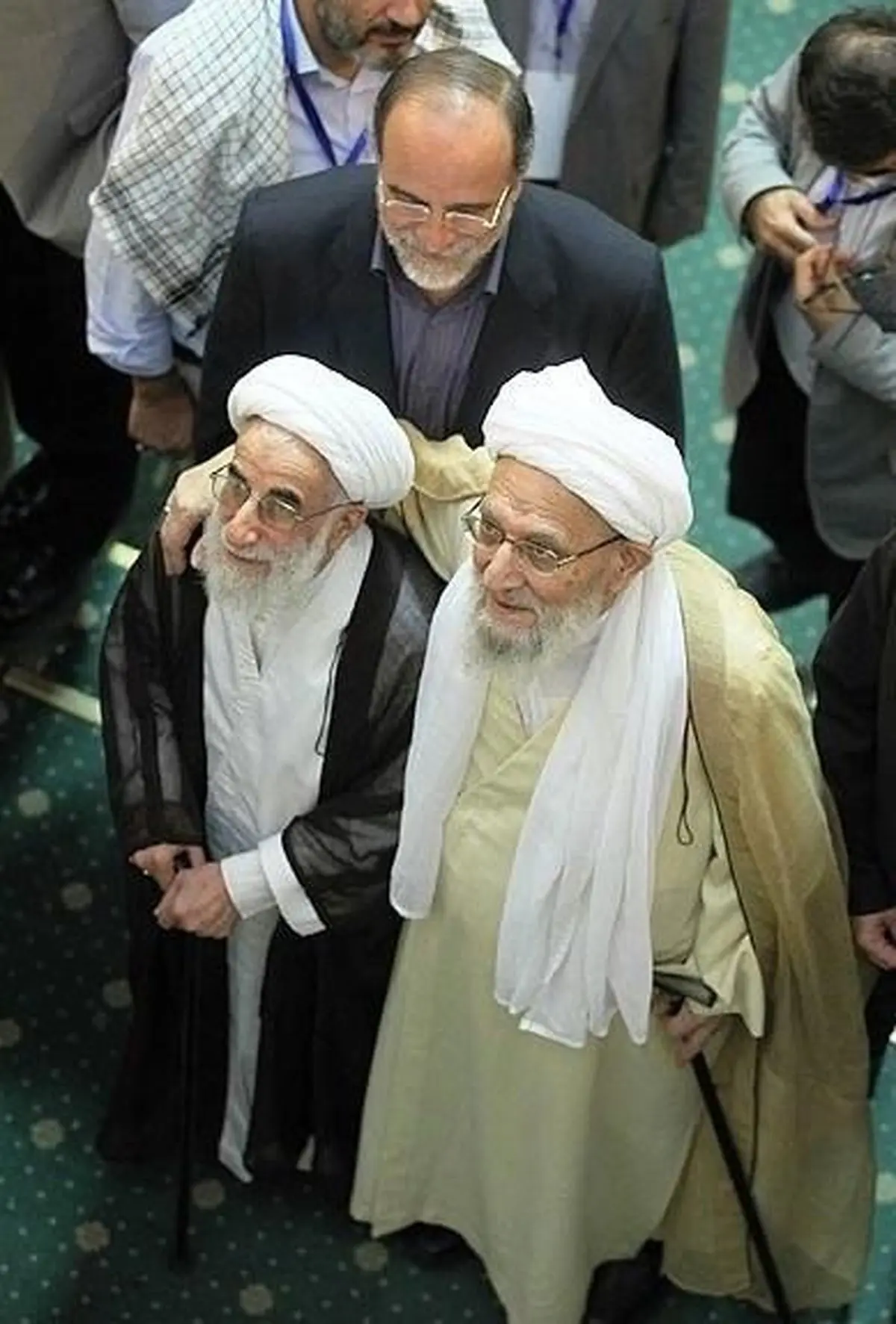 تصویری که صمیمت دو آیت‌الله اصولگرا را نشان می‌دهد