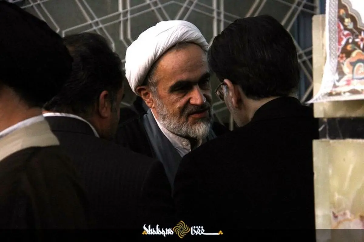 پسر آیت‌الله منتظری در مراسم ختم آیت‌الله غیوری در قم/ عکس