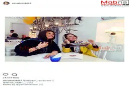 تیپ و ژست الناز حبیبی و فریبا نادری در رستوران فریبا نادری!/ عکس